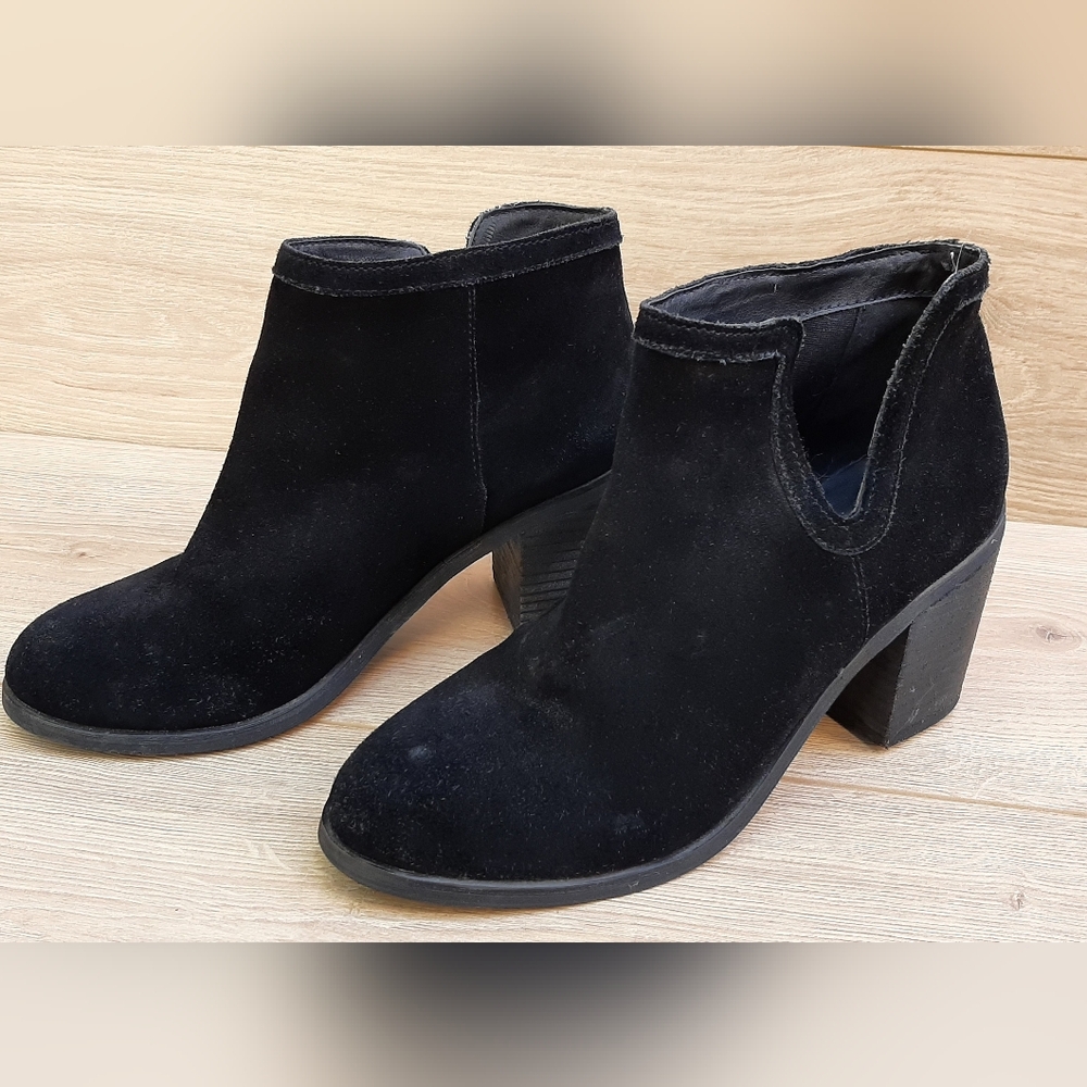 Black Suede Urban Outfitters Boot Size 8